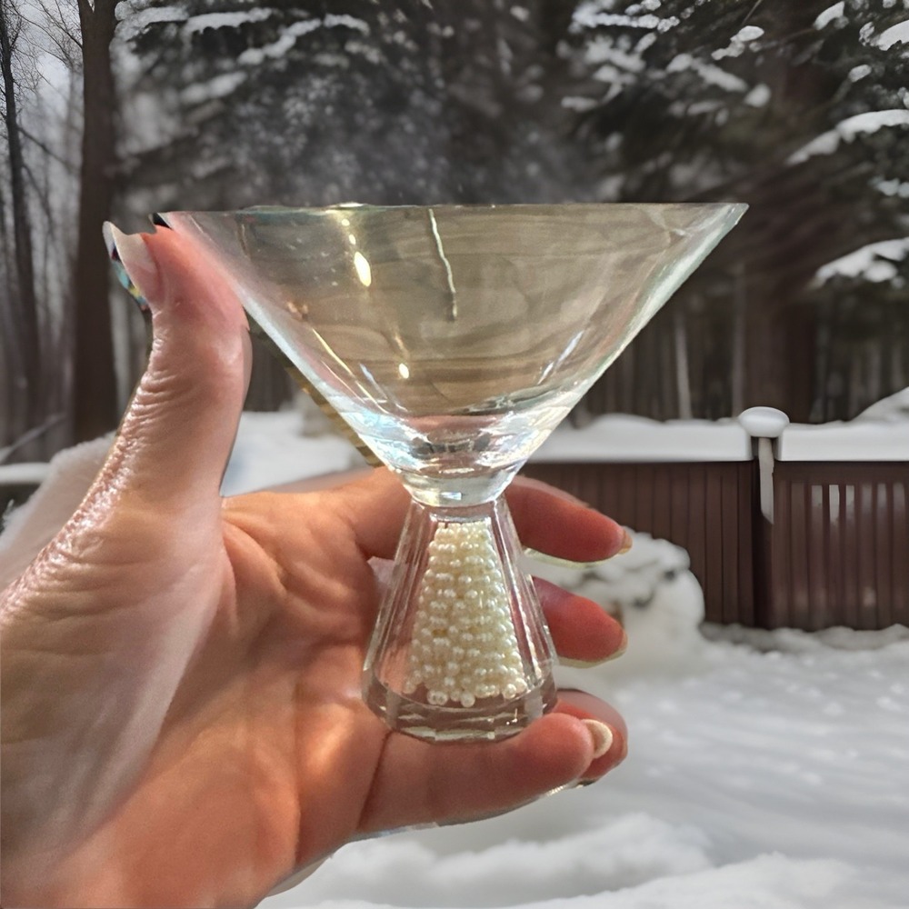 VV37 Oleg Cassini Crystal Very Beautiful Pearl Martini Wine Glass Set of 2